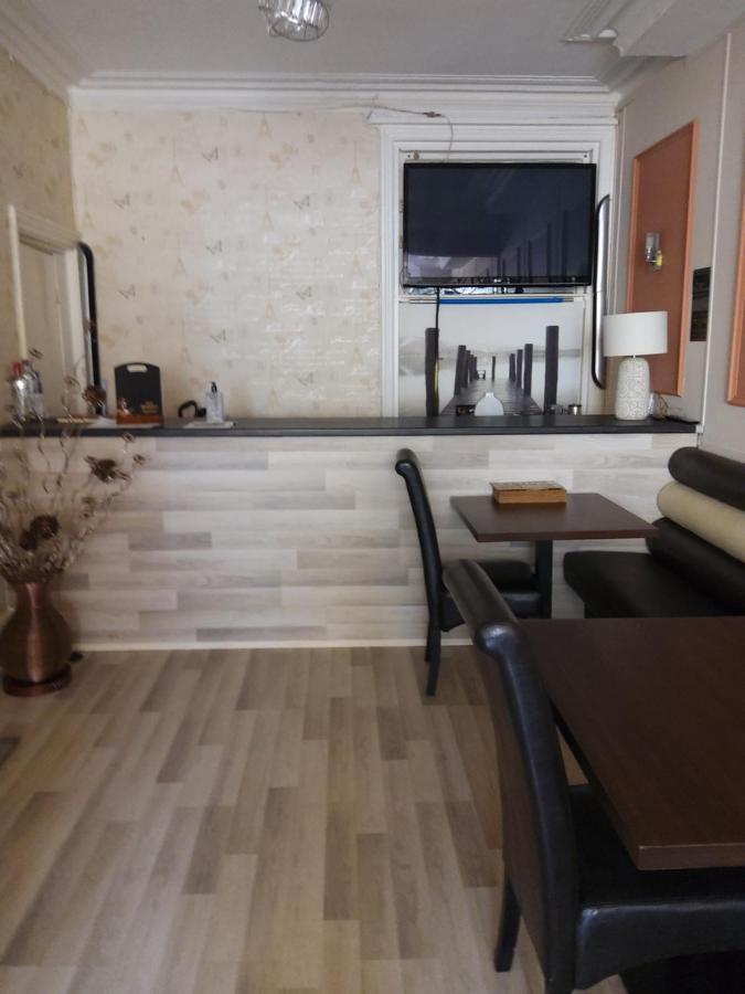 Hotel 33 Μπλάκπουλ Εξωτερικό φωτογραφία